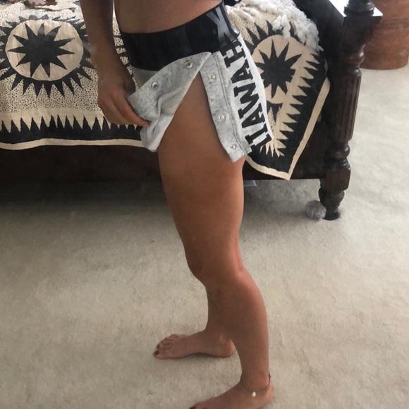 Snap College Shorts - Picture 2 of 8